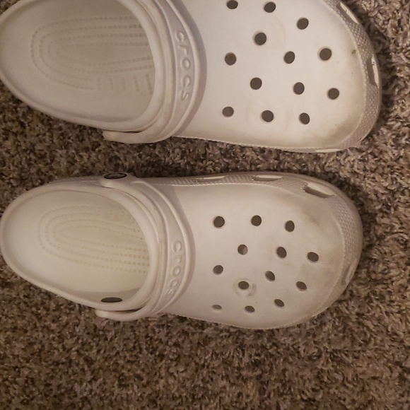 white crocs (7 men)- (9 women) - Picture 2 of 2